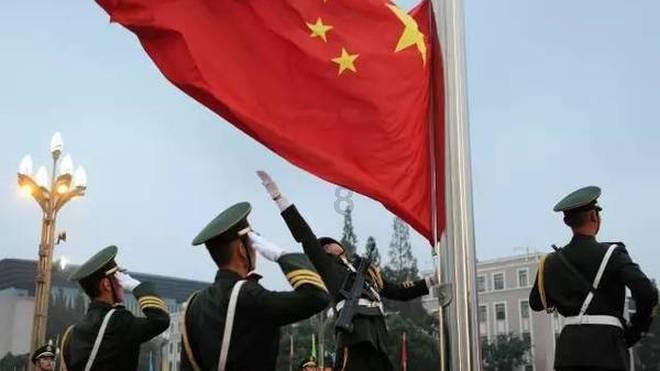 抖音小主播的捷径,可能是和这个中年男人连麦PK。